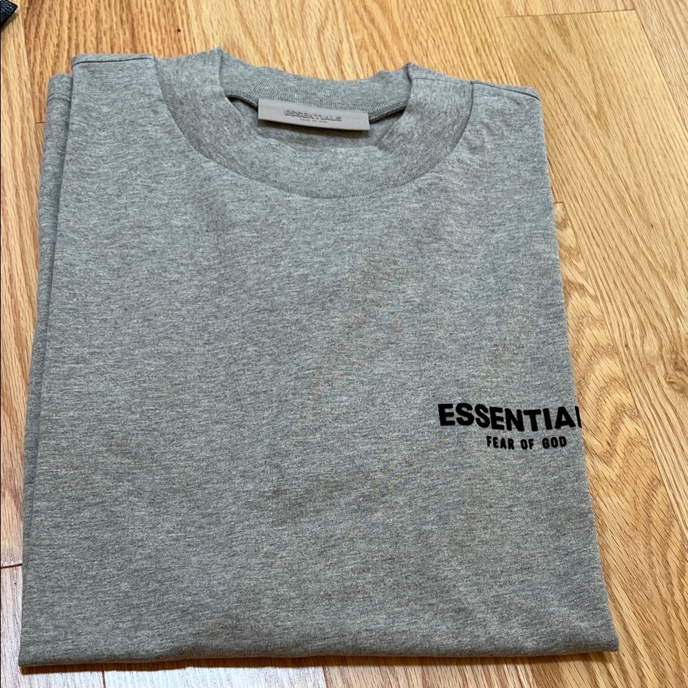 NIB! Essentials Fear of God men’s medium oversized dark oatmeal S/S tee.